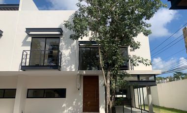 CASA NUEVA EN VENTA O RENTA EN CANCUN EN AVENIDA COLEGIOS
