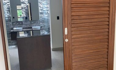 CASA NUEVA EN VENTA O RENTA EN CANCUN EN AVENIDA COLEGIOS