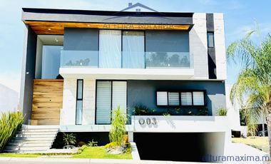 Lujosa Casa en Renta Villa Verona Zona Andares Zapopan