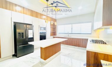 Lujosa Casa en Renta Villa Verona Zona Andares Zapopan