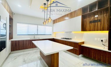 Lujosa Casa en Renta Villa Verona Zona Andares Zapopan