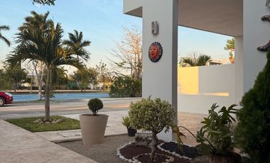 Casa en venta de 4 recámaras en Mérida con alberca en privada residencial