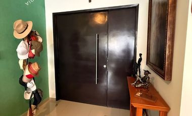 Casa en venta de 4 recámaras en Mérida con alberca en privada residencial