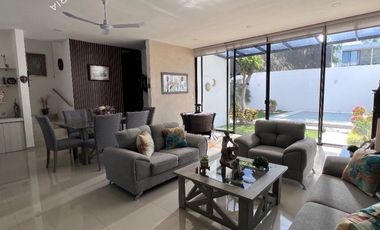 Casa en venta de 4 recámaras en Mérida con alberca en privada residencial