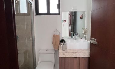 Casa en venta de 4 recámaras en Mérida con alberca en privada residencial