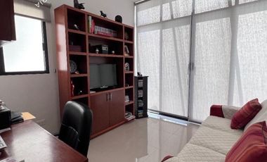 Casa en venta de 4 recámaras en Mérida con alberca en privada residencial