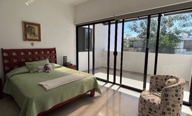 Casa en venta de 4 recámaras en Mérida con alberca en privada residencial