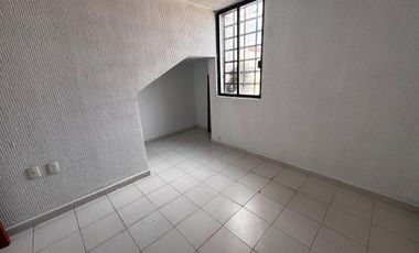 RENTA CASA EN LEON GTO COL ARBIDE SUPER BIEN UBICADA IDEAL PARA OFICINAS O CORPORATIVOS O BIEN CASA HABITACION