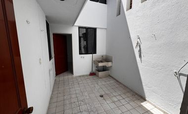 RENTA CASA EN LEON GTO COL ARBIDE SUPER BIEN UBICADA IDEAL PARA OFICINAS O CORPORATIVOS O BIEN CASA HABITACION