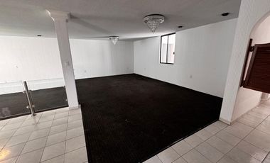 RENTA CASA EN LEON GTO COL ARBIDE SUPER BIEN UBICADA IDEAL PARA OFICINAS O CORPORATIVOS O BIEN CASA HABITACION