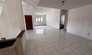 RENTA CASA EN LEON GTO COL ARBIDE SUPER BIEN UBICADA IDEAL PARA OFICINAS O CORPORATIVOS O BIEN CASA HABITACION