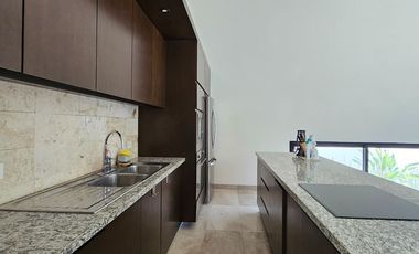 RESIDENCIA AMUEBLADA CON PANELES EN LA PRIVADA OASIS, YCC