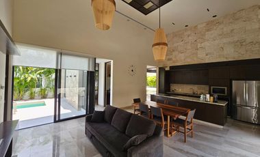 RESIDENCIA AMUEBLADA CON PANELES EN LA PRIVADA OASIS, YCC