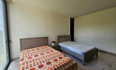 RESIDENCIA AMUEBLADA CON PANELES EN LA PRIVADA OASIS, YCC