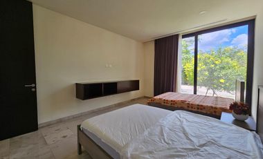 RESIDENCIA AMUEBLADA CON PANELES EN LA PRIVADA OASIS, YCC