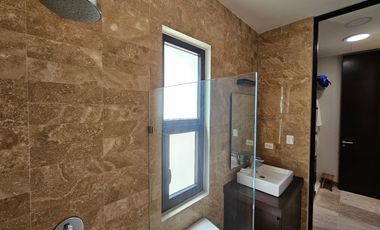 RESIDENCIA AMUEBLADA CON PANELES EN LA PRIVADA OASIS, YCC