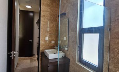 RESIDENCIA AMUEBLADA CON PANELES EN LA PRIVADA OASIS, YCC