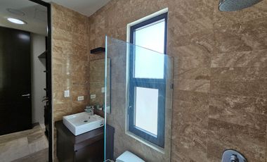 RESIDENCIA AMUEBLADA CON PANELES EN LA PRIVADA OASIS, YCC