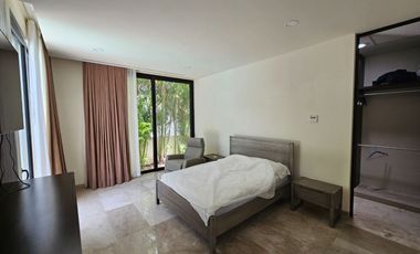 RESIDENCIA AMUEBLADA CON PANELES EN LA PRIVADA OASIS, YCC