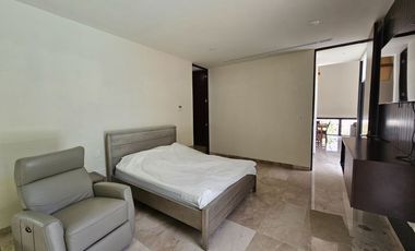 RESIDENCIA AMUEBLADA CON PANELES EN LA PRIVADA OASIS, YCC
