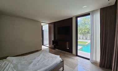RESIDENCIA AMUEBLADA CON PANELES EN LA PRIVADA OASIS, YCC