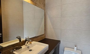 RESIDENCIA AMUEBLADA CON PANELES EN LA PRIVADA OASIS, YCC