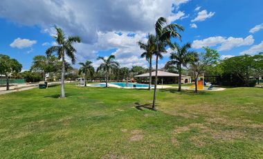 RESIDENCIA AMUEBLADA CON PANELES EN LA PRIVADA OASIS, YCC