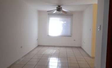 VENTA DE EXCELENTE CASA , AMPLIADA EN VILLAS DE MEDITERRANEO, ZONA PONIENTE