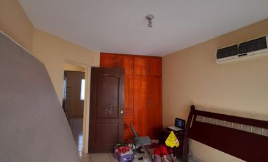 VENTA DE EXCELENTE CASA , AMPLIADA EN VILLAS DE MEDITERRANEO, ZONA PONIENTE