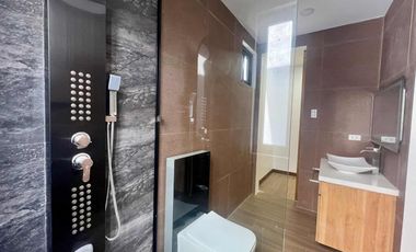 For Sale/Lease: 2 Single Detached House located at Multinational Village,Parañaque City
