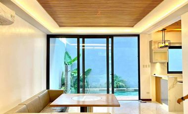 For Sale/Lease: 2 Single Detached House located at Multinational Village,Parañaque City