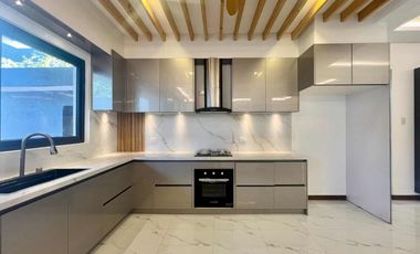 For Sale/Lease: 2 Single Detached House located at Multinational Village,Parañaque City