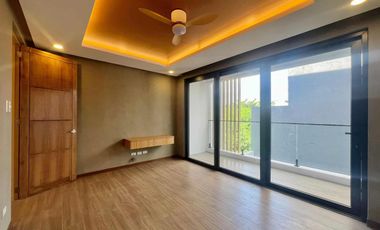 For Sale/Lease: 2 Single Detached House located at Multinational Village,Parañaque City