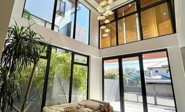 For Sale/Lease: 2 Single Detached House located at Multinational Village,Parañaque City