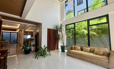 For Sale/Lease: 2 Single Detached House located at Multinational Village,Parañaque City
