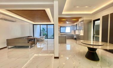 For Sale/Lease: 2 Single Detached House located at Multinational Village,Parañaque City