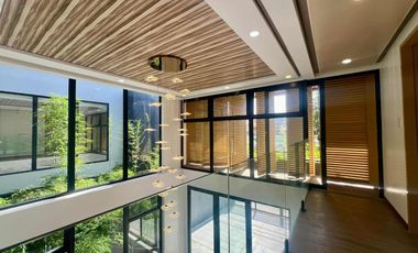 For Sale/Lease: 2 Single Detached House located at Multinational Village,Parañaque City