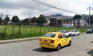 EXCELENTE UBICACIÓN RENTA $ 330 AMPLIO LOCAL  COMERCIAL DE 50 MTRS.CERCA A TODOS LOS SERVICIOS DE TRANSPORTE URBANO Y PROVINCIAL VIA PRINCIPAL.