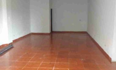 EXCELENTE UBICACIÓN RENTA $ 330 AMPLIO LOCAL  COMERCIAL DE 50 MTRS.CERCA A TODOS LOS SERVICIOS DE TRANSPORTE URBANO Y PROVINCIAL VIA PRINCIPAL.