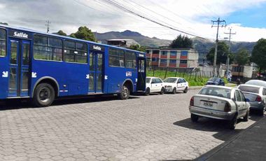 EXCELENTE UBICACIÓN RENTA $ 330 AMPLIO LOCAL  COMERCIAL DE 50 MTRS.CERCA A TODOS LOS SERVICIOS DE TRANSPORTE URBANO Y PROVINCIAL VIA PRINCIPAL.