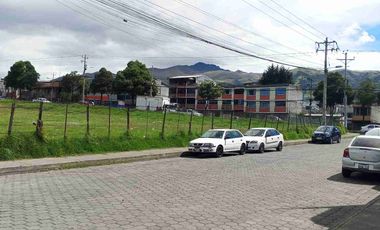 EXCELENTE UBICACIÓN RENTA $ 330 AMPLIO LOCAL  COMERCIAL DE 50 MTRS.CERCA A TODOS LOS SERVICIOS DE TRANSPORTE URBANO Y PROVINCIAL VIA PRINCIPAL.