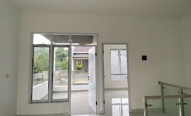 [JALAN 2 MOBIL] Rumah Royale Ciracas,2 LANTAI Baru Mewah Murah Jaktim Kota Jakarta Timur Jual Dijual