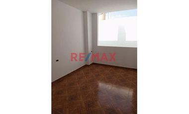 ¡Imperdible! Venta De Casa Nueva De 02 Pisos (Base Para 3 Pisos + Azotea), En Condominio Sol De Chan Chan Altura Colegio Ramon Castilla