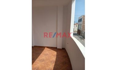 ¡Imperdible! Venta De Casa Nueva De 02 Pisos (Base Para 3 Pisos + Azotea), En Condominio Sol De Chan Chan Altura Colegio Ramon Castilla