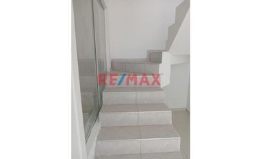 ¡Imperdible! Venta De Casa Nueva De 02 Pisos (Base Para 3 Pisos + Azotea), En Condominio Sol De Chan Chan Altura Colegio Ramon Castilla