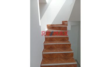 ¡Imperdible! Venta De Casa Nueva De 02 Pisos (Base Para 3 Pisos + Azotea), En Condominio Sol De Chan Chan Altura Colegio Ramon Castilla