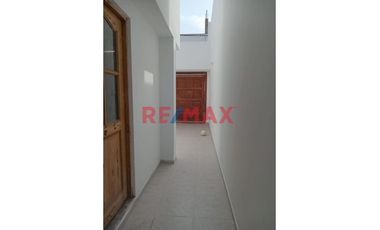 ¡Imperdible! Venta De Casa Nueva De 02 Pisos (Base Para 3 Pisos + Azotea), En Condominio Sol De Chan Chan Altura Colegio Ramon Castilla