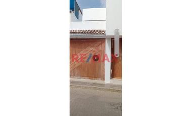 ¡Imperdible! Venta De Casa Nueva De 02 Pisos (Base Para 3 Pisos + Azotea), En Condominio Sol De Chan Chan Altura Colegio Ramon Castilla