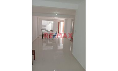 ¡Imperdible! Venta De Casa Nueva De 02 Pisos (Base Para 3 Pisos + Azotea), En Condominio Sol De Chan Chan Altura Colegio Ramon Castilla