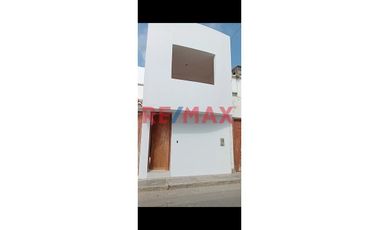 ¡Imperdible! Venta De Casa Nueva De 02 Pisos (Base Para 3 Pisos + Azotea), En Condominio Sol De Chan Chan Altura Colegio Ramon Castilla